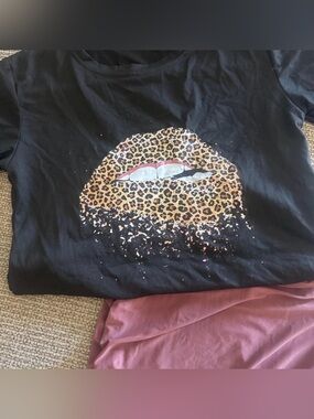 Girls Black Tee with Leopard Print Lips Graphic
